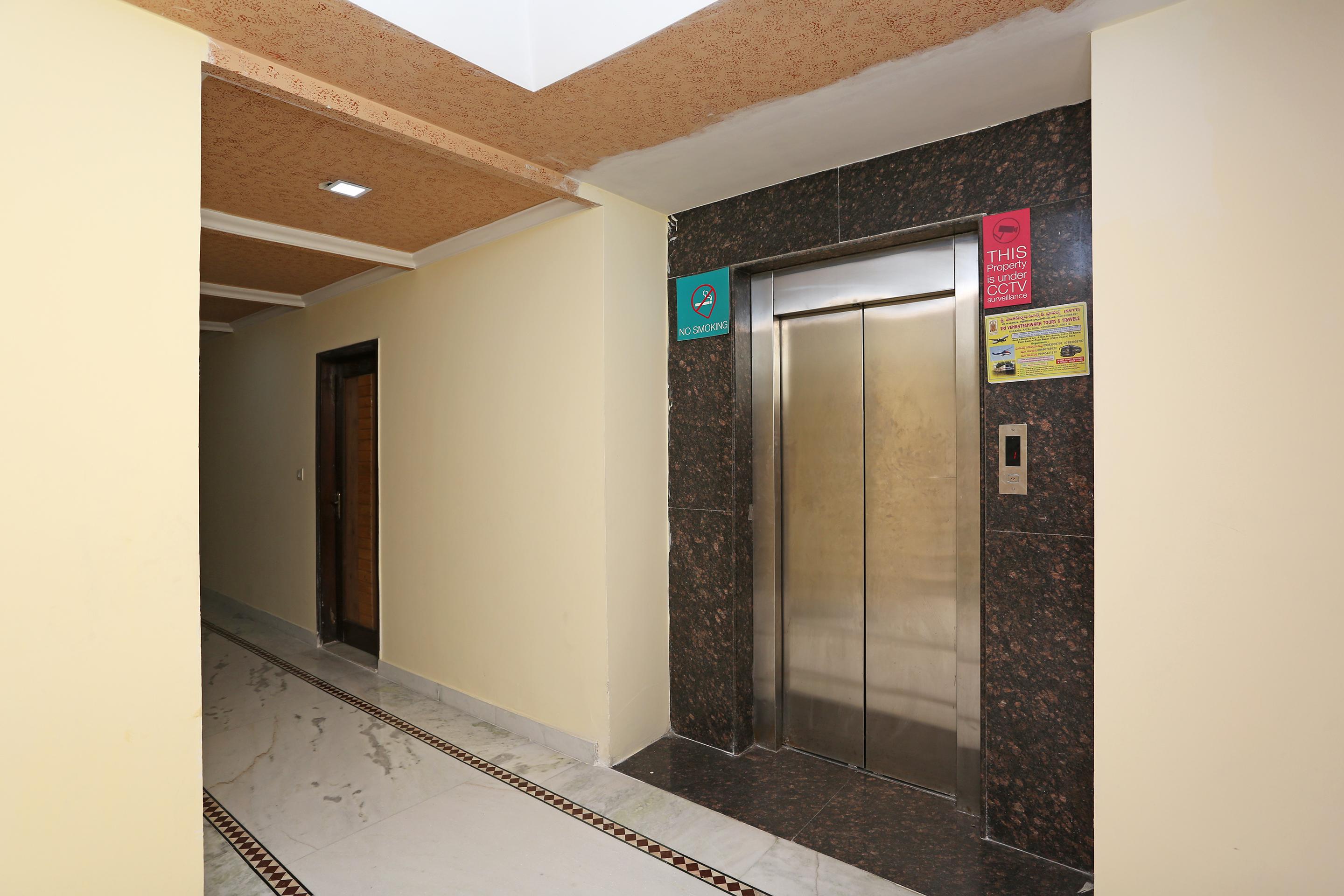 Oyo 337 Hotel Anand Delhi  Exteriör bild