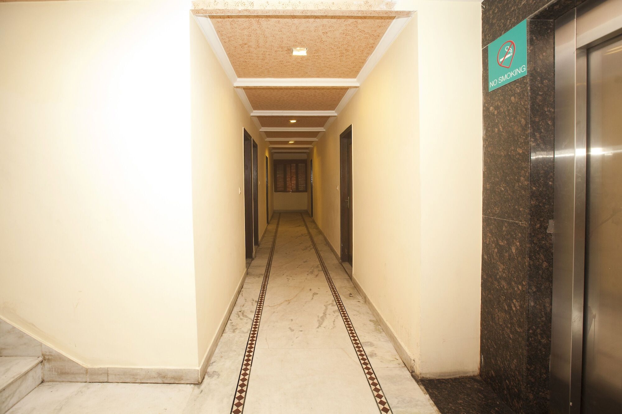 Oyo 337 Hotel Anand Delhi  Exteriör bild